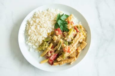 3. Thaigryta med röd curry och ris