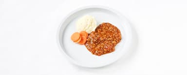 Köttfärssås, potatismos, morötter. Nyponsoppa med grädde