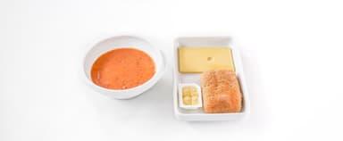 Mustig tomatsoppa med nötfärs, focaccia, margarin. Blåbär- och citronkaka