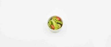 Isbergssallad, bladspenat, gröna bönor med dressing