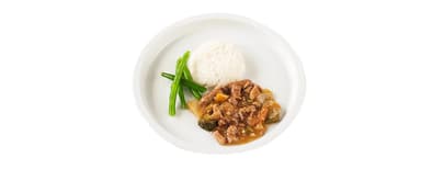 Fläskkött med wokgrönsaker och ingefära, jasminris, glacerade haricots verts. Jordgubbsmousse