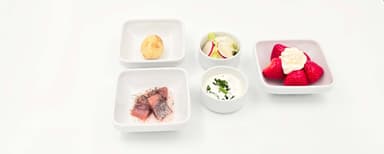 Matjessill, gräddfil med gräslök, färsk potatis, sallad med rädisor, Jordgubbar, grädde