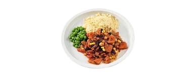 Kryddig böngryta med paprika, couscous, gräddfilsklick, ärter. Bärkräm