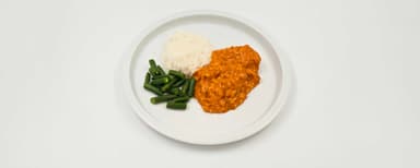 Kenyansk kokoskyckling, jasminris, brytbönor. Fruktsallad