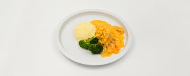 Fiskgryta med fänkål och paprika, potatismos, broccoli. Fruktsallad