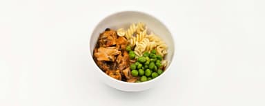 Pastasås med oumph, spenat, soltorkad tomat, pasta, ärter. Jordgubbssmoothie
