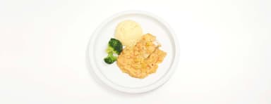 Fiskgryta med sötpotatis, ingefära och vitlök, potatismos, broccoli. Fruktsallad