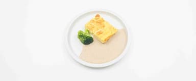 Omelett, slät svampsås, broccoli, Jordgubbssmoothie
