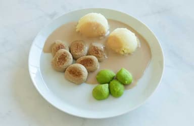 Färsbullstimbal med gräddsås, potatismos och ärttimbal*