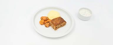 Grekisk ugnsfärs med fetaost och örter, kall vitlökssås, potatismos, morötter med persilja, fruktsallad