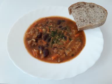 Quornfärssoppa med bönor och rotfrukter