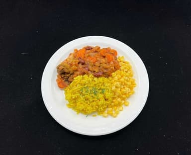 Chili sin carne með grjónum og maís. Skyr.