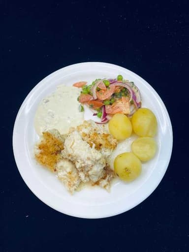 Pönnusteikt langa með kartöflum, piparsósu og grísku salati