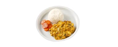 Tofugryta med kikärter, kokosmjölk och curry, jasminris, morötter med persilja. Fruktsallad