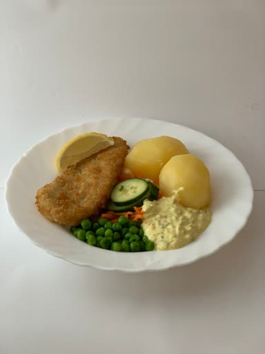 Skärgårdstorsk med kokt potatis, remouladsås samt måltidstillbehör