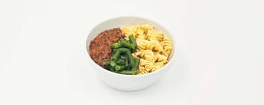 Pasta bolognese på belugalinser, brytbönor. Bärkräm
