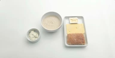 Svampsoppa, bröd, margarin, ost. Mangosmoothie