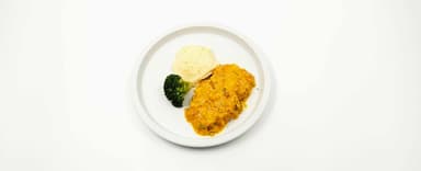 Ugnsgratinerad falukorv med tomat och curry, potatismos, broccoil. Aprikossmoothie