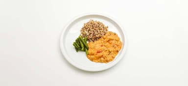 Krämig kikärtsgryta med tomat och örter, matvete, glacerade brytbönor. Fruktsallad
