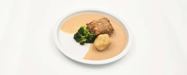 Färslimpa, grönpepparsås, potatis, broccoli, Jordgubbsmousse