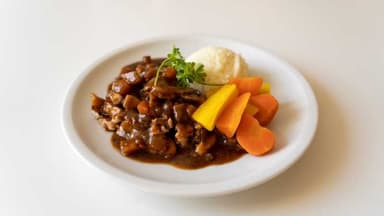 5. Kycklinggryta med svamp, rotselleri, timjan, potatismos och ångade morötter