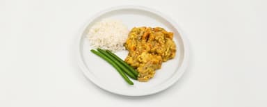 Kyckling i curry- och mango chutneysås, jasminris, glacerade haricots verts. Aprikossmoothie