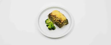 Lasagne med spenat och keso, broccoli. Fruktsallad