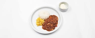 Chili con carne, jasminris, créme fraicheklick, majs, Nyponsoppa, vispgrädde