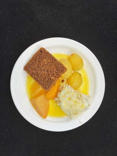 Soðin ýsa með rúgbrauði, kartöflum, smjöri og rófum