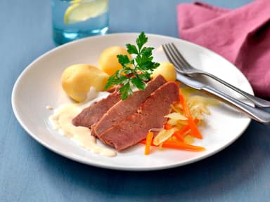 Rimmad kalvbringa kall pepparrotssås och potatis