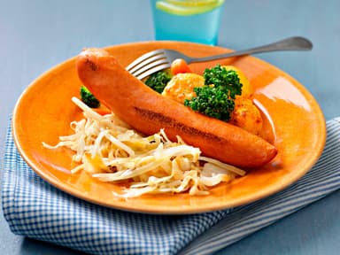 Stekt bratwürst med surkål och potatismos