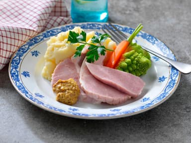 Rimmad fläskbog med puré på vita rotfrukter