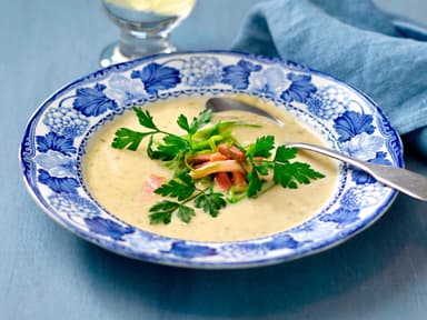 Potatis- och purjolökssoppa med hembakat bröd