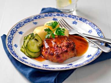 Biff a la Lindström med sås och potatis